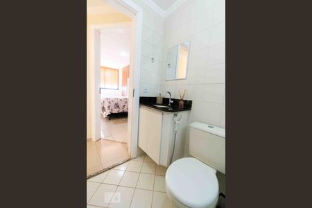 Banheiro 01 de apartamento para alugar com 2 quartos, 56m² em Samambaia Sul (samambaia), Brasília