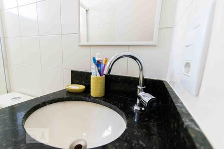 Pia do Banheiro 02 de apartamento para alugar com 2 quartos, 56m² em Samambaia Sul (samambaia), Brasília