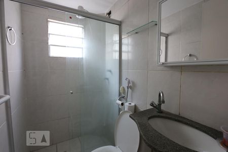 Banheiro de apartamento à venda com 3 quartos, 50m² em Paraisópolis, São Paulo