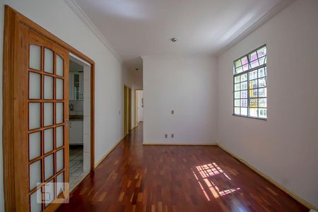 Sala de apartamento para alugar com 3 quartos, 110m² em Nova Suíssa, Belo Horizonte