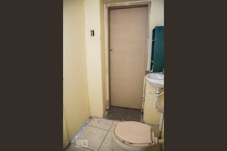 Casa à venda com 60m², 1 quarto e sem vaga Casa à venda com 60m², 1 quarto e sem vagaBanheiro