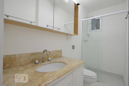 banheiro suíte de apartamento para alugar com 3 quartos, 106m² em Pinheiros, São Paulo