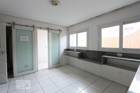 cozinha de casa para alugar com 4 quartos, 463m² em Vila Tramontano, São Paulo