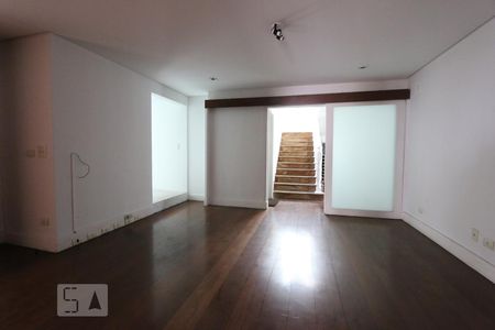 sala de casa para alugar com 4 quartos, 463m² em Vila Tramontano, São Paulo