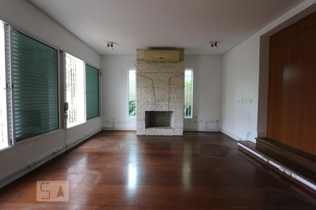 sala de casa para alugar com 4 quartos, 463m² em Vila Tramontano, São Paulo