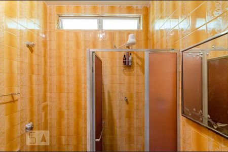 Banheiro de casa para alugar com 3 quartos, 80m² em Sagrada Família, Belo Horizonte