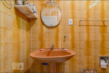 Banheiro de casa para alugar com 3 quartos, 80m² em Sagrada Família, Belo Horizonte