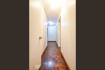 Corredor de apartamento à venda com 3 quartos, 140m² em Vila Suzana, São Paulo