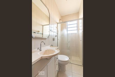 Banheiro de apartamento à venda com 2 quartos, 55m² em Sagrada Família, Belo Horizonte