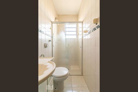 Banheiro de apartamento à venda com 2 quartos, 55m² em Sagrada Família, Belo Horizonte