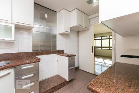 Apartamento à venda com 4 quartos, 134m² em Funcionários, Belo Horizonte