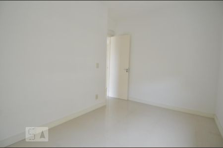 Quarto de apartamento para alugar com 3 quartos, 75m² em Partenon, Porto Alegre