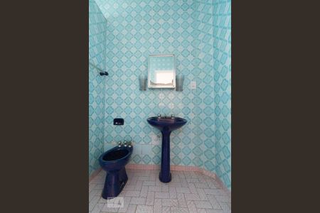 Banheiro de casa para alugar com 3 quartos, 100m² em Vila Carrão, São Paulo