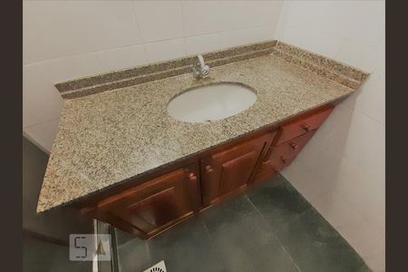 Banheiro da suíte de apartamento para alugar com 2 quartos, 80m² em Piedade, Rio de Janeiro