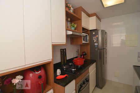 Cozinha de apartamento à venda com 2 quartos, 51m² em Cinquentenário, Belo Horizonte