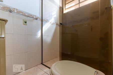 Banheiro da suíte de apartamento à venda com 2 quartos, 104m² em Centro, Campinas