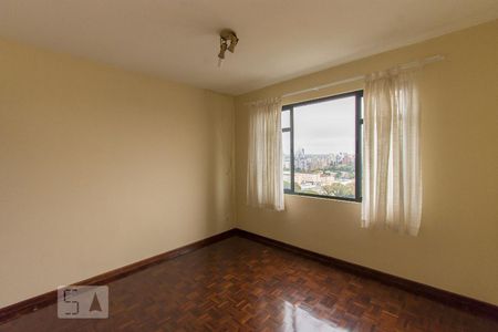 Quarto 2 de apartamento para alugar com 2 quartos, 124m² em Centro, Curitiba