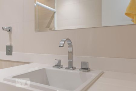 Banheiro de apartamento para alugar com 3 quartos, 113m² em Flamengo, Rio de Janeiro