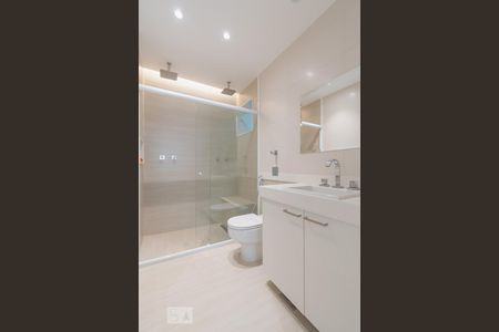 Banheiro de apartamento para alugar com 3 quartos, 113m² em Flamengo, Rio de Janeiro