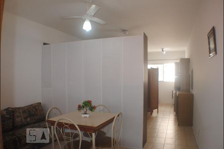 Sala  de kitnet/studio para alugar com 1 quarto, 32m² em Ingleses do Rio Vermelho, Florianópolis