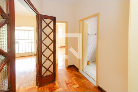 Corredor de casa para alugar com 3 quartos, 120m² em Salgado Filho, Belo Horizonte