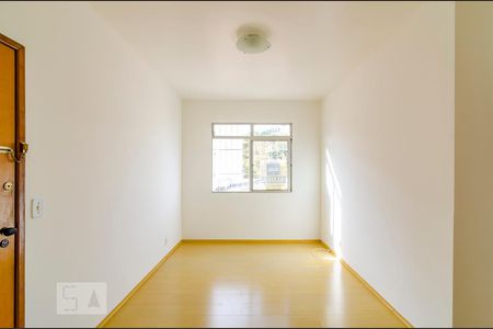 Sala de apartamento para alugar com 2 quartos, 75m² em Palmares, Belo Horizonte