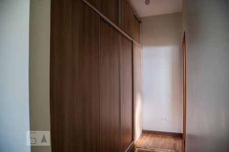 Closed Suíte 1 de casa para alugar com 4 quartos, 555m² em Vila Paranaguá, São Paulo