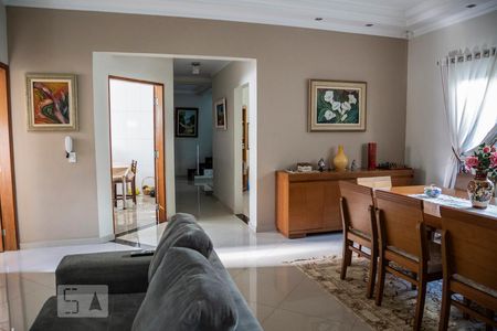 Sala de casa para alugar com 4 quartos, 555m² em Vila Paranaguá, São Paulo