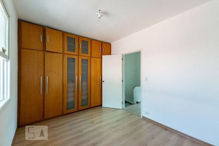 Quarto 1 de casa para alugar com 3 quartos, 160m² em Vila Olímpia, São Paulo