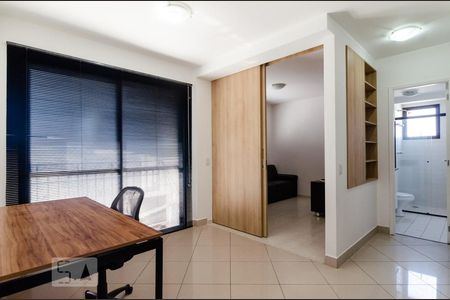 Sala de apartamento para alugar com 2 quartos, 60m² em Cambuí, Campinas