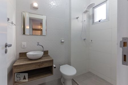 Banheiro de kitnet/studio para alugar com 1 quarto, 27m² em Centro, Florianópolis