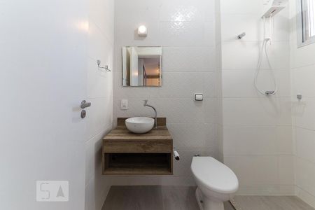 Banheiro de kitnet/studio para alugar com 1 quarto, 27m² em Centro, Florianópolis