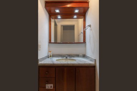 Banheiro de apartamento à venda com 2 quartos, 70m² em Vila Andrade, São Paulo