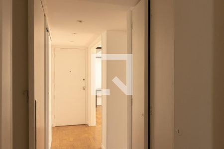 Corredor  de apartamento à venda com 3 quartos, 191m² em Cerqueira César, São Paulo