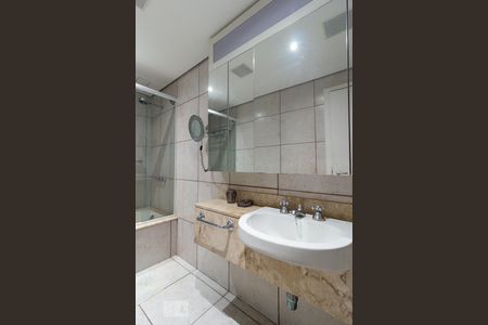 Banheiro de apartamento à venda com 1 quarto, 55m² em Brooklin, São Paulo