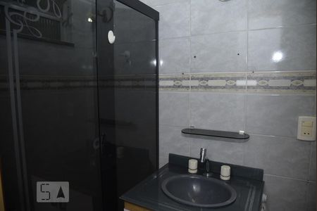 Banheiro de apartamento para alugar com 2 quartos, 50m² em Jacarepaguá, Rio de Janeiro