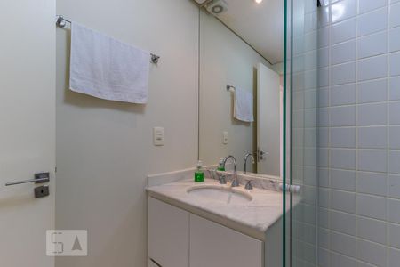 Banheiro de apartamento para alugar com 1 quarto, 45m² em Cambuí, Campinas