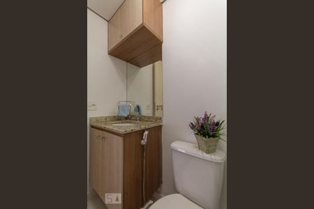 Banheiro de apartamento para alugar com 2 quartos, 49m² em Parque Reboucas, São Paulo
