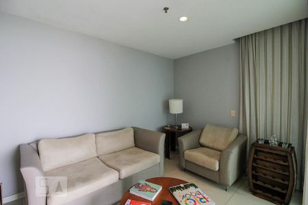 Sala de apartamento para alugar com 1 quarto, 53m² em Barra da Tijuca, Rio de Janeiro