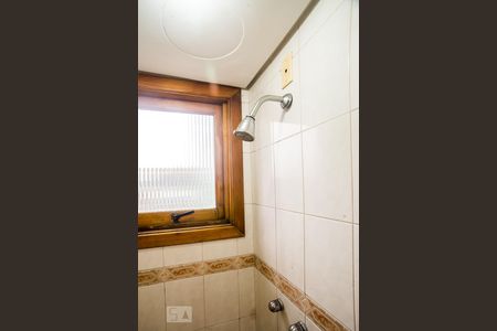 Banheiro de apartamento à venda com 2 quartos, 65m² em Chácara das Pedras, Porto Alegre
