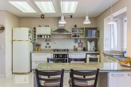 Cozinha de casa à venda com 4 quartos, 400m² em Igara, Canoas