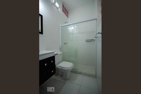 Banheiro da suite de apartamento para alugar com 3 quartos, 130m² em Leblon, Rio de Janeiro