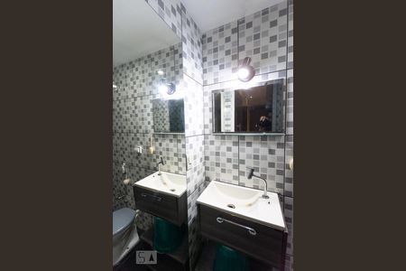 Banheiro da Suíte de apartamento para alugar com 2 quartos, 54m² em Mangueira, Rio de Janeiro