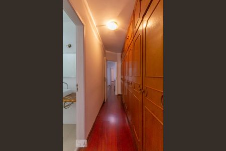 Casa à venda com 200m², 4 quartos e 3 vagas Casa à venda com 200m², 4 quartos e 3 vagasSuíte