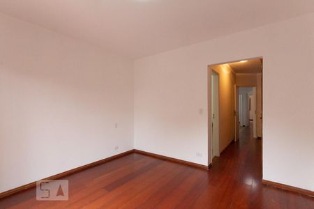 Casa à venda com 200m², 4 quartos e 3 vagas Casa à venda com 200m², 4 quartos e 3 vagasSuíte