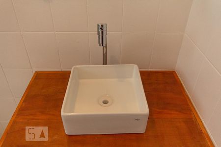 Casa à venda com 200m², 4 quartos e 3 vagas Casa à venda com 200m², 4 quartos e 3 vagasBanheiro