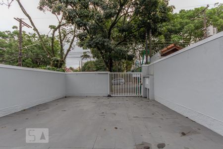 Casa à venda com 200m², 4 quartos e 3 vagas Casa à venda com 200m², 4 quartos e 3 vagasGaragem