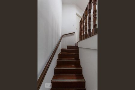 Casa à venda com 200m², 4 quartos e 3 vagas Casa à venda com 200m², 4 quartos e 3 vagasAcesso aos Quartos