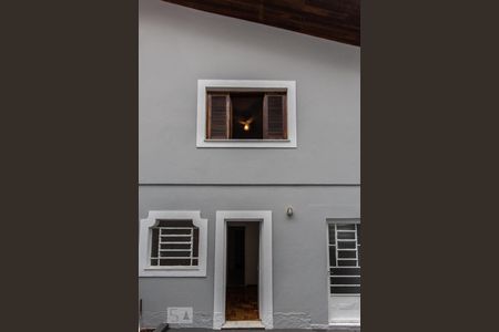 Casa à venda com 200m², 4 quartos e 3 vagas Casa à venda com 200m², 4 quartos e 3 vagasFachada Fundos
