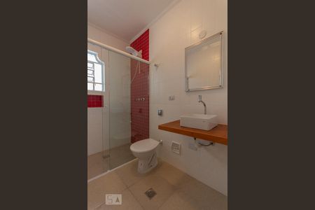 Casa à venda com 200m², 4 quartos e 3 vagas Casa à venda com 200m², 4 quartos e 3 vagasBanheiro